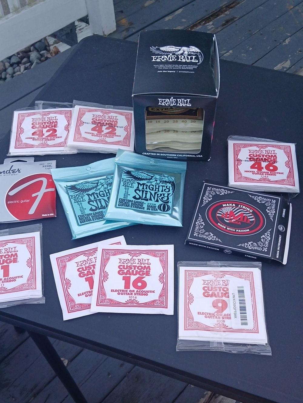 Ernie Ball Guitar & Bass String Mix - Assorted Gauges